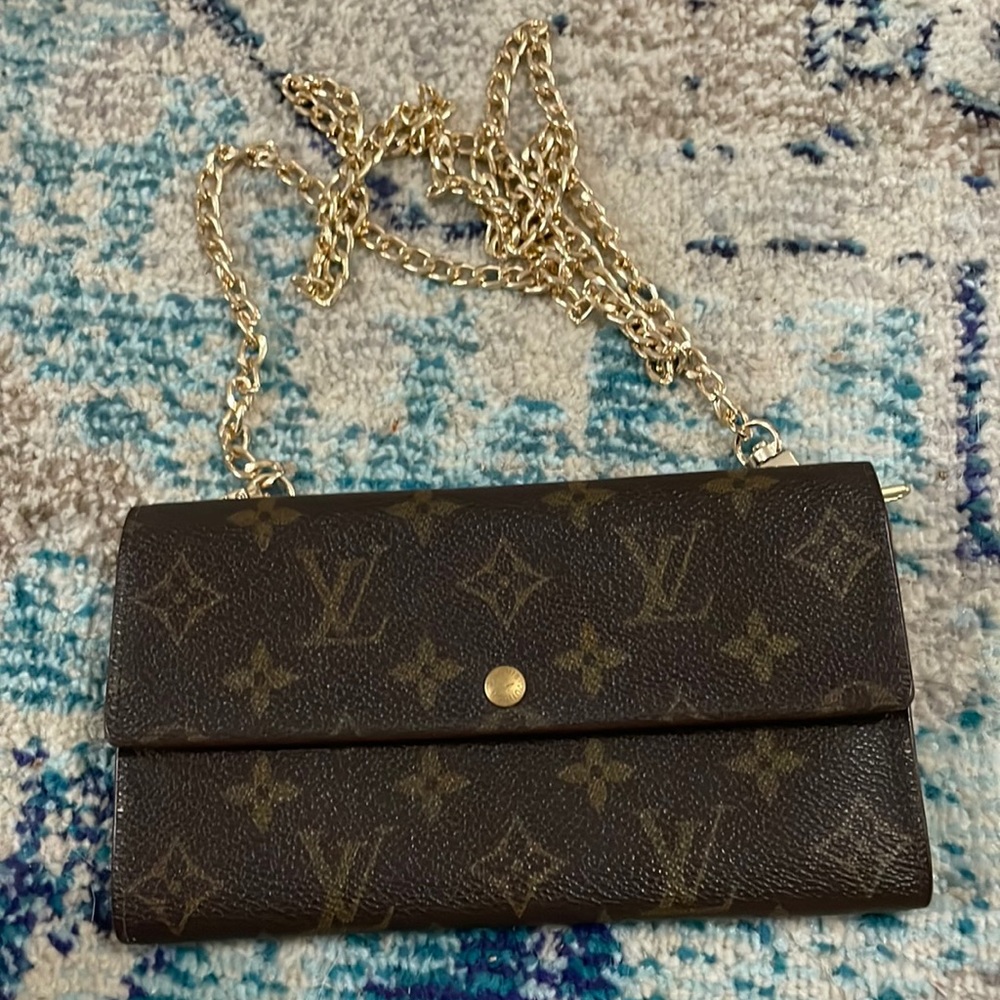 Authentic Louis Vuitton Sarah classic monogram canvas crossbody